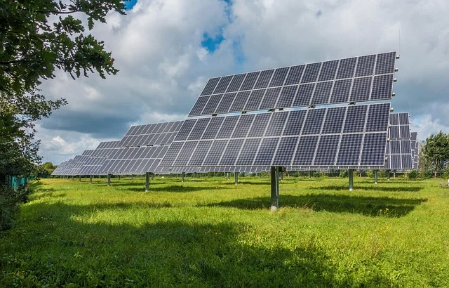 AI i fotowoltaika w gospodarstwie - jak sztuczna inteligencja optymalizuje energię na wsi w 2026 roku